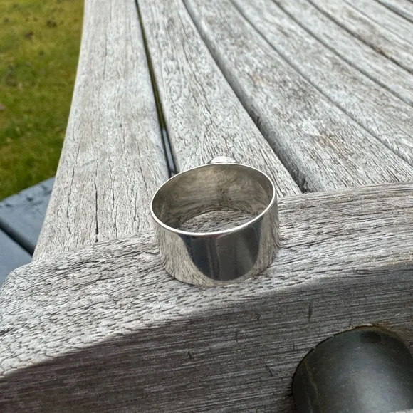 Handcrafted sterling silver and dichroic glass cabochon ring - Picture 9 of 10